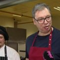Vučić peče ćevape u Nišu: „Spremamo se za niško popodne, očekujem važne stvari“