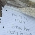 "Ovo je moja mama.: Baci je nazad" Žena pronašla poruku u boci na plaži, kad je shvatila o čemu se radi, u suzama je…