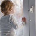 Dete (4) skočilo sa 2. sprata! Mališan bežao od požara, prolaznici zatekli potresan prizor
