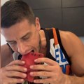 Lubenica sa lukom i sirom! David Dragojević jede najčudniji sendvič na svetu i tvrdi da je savršen: Ostavio i recept