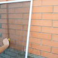 Kako da očistite komarnik a da ga ne skidate sa prozora: sunđer će samo napraviti veći problem