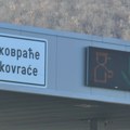 Vozio u suprotnom smeru na "Milošu Velikom": Vozači kod Pakovraća izbegavali automobil VIDEO
