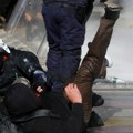 (Foto) Pet policajaca suspendovano posle nasilnih protesta u Tirani: Uhapšeno 16 osoba, protiv 49 pokrenut postupak