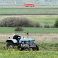 Poljoprivrednicima kod Aranđelovca dodeljeni besplatni zaštitni ramovi za traktore