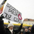 Poslanici prethodne vlasti dežuraju u poljskoj televiziji da i fizički spreče promene