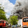 Gori poznata fabrika, gust dim kulja iz nje: Veliki požar u Berlinu