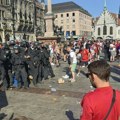 Tuča navijača Srbije sa policijom - Albanac provocirao VIDEO