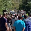 Teška saobraćajna nesreća na putu Kraljevo-Raška: Sudarili se automobil i vojno vozilo, dve osobe poginule