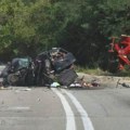 Težak udes na putu Zlatibor-Užice! Auto smrskan, a dečje stvari rasute po putu, sumnja se da ima mrtvih (Foto)