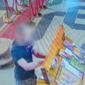 Kamere snimile lopova, razvalio ikonu gospoda, a jevanđelje pokušao da upali Kamere snimile vandala u Velikoj Plani (foto)