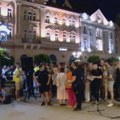 (VIDEO) “Nek se čuje do nebesa nema više SNS-a”: Novosađani proslavljaju prve vesti iz Kosjerića