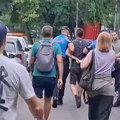 Pušten muškarac koji je uhapšen u Bloku 45, građani pozivaju – svi nazad na „mesto zločina“