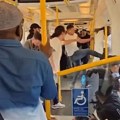 (Video) Šokantne scene u londonskom metrou: Muškarac skinuo pantalone i go provocirao putnike, oni ga pretukli