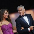 Džordž i Amal Kluni pokazali zašto su ikone stila: Celu Veneciju oborili na pod, sve blistalo od glamura (foto)