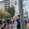 Kordon policije razdvajao vernike i učesnike Parada ponosa kod Vaznesenjske crkve