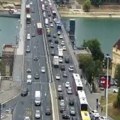 Haos na Brankovom mostu Vozila se jedva kreću, ludnica u smeru ka Novom Beogradu (foto)