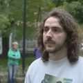 Studenti iz Novog Pazara pešače bez policijske pratnje: "Biće opasno kad padne mrak, već je bio udes iza kolone"