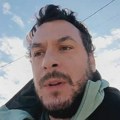 Profesor iz Kragujevca sam krenuo u protestnu i komemorativnu šetnju do Novog Sada