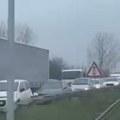 (Video) Kolaps na Pančevačkom putu, ogromna gužva ka Beogradu nakon sudara kamiona i cisterne
