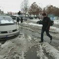 RHMZ: Zbog snega, mogući problemi u saobraćaju, snabdevanju hranom, strujom i grejanjem