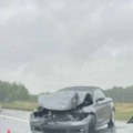 Teška nesreća na autoputu između Sremske Mitrovice i Rume: Smrskan automobil, stvaraju se zastoji