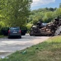 (Video) Jedna osoba poginula na mestu, tri teško povređene. Vozilo se isprevrtalo, smrskana olupina poprečila put! Stravična…