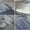 Vandali demolirali sedam automobila u Novom Sadu: Čekićima razbijali vozila, pa skakali po njima (video)