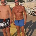 Skinuli se Gagi (55) Đole Đogani (66): Prošetali plažom posle pomirenja, svi upoređuju njihove mišiće