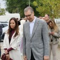 Tamara Vučić u posebnom izdanju na glasanju: Bela kombinacija i bordo torba odmah privukle poglede