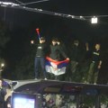 Tokom slavlja pristalica Studentske liste u centru Beograda razbijani policijski automobili