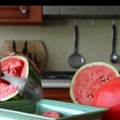 Trik sa lubenicom koji svi moraju znati Oduševićete se, kako nam ovo ranije niko nije rekao(video)