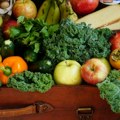 Ne jedemo dovoljno voća i povrća Mediteranska ishrana obezbeđuje bolje zdravlje, batalite masnu prasetinu i živite…