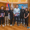Gradonačelnik ugostio članove učeničke kompanije Zrenjaninske gimnazije: Grad će podržati đačku inicijativu i…