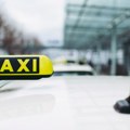 Beo grad, beo i taksi: Većina taksista se prilagodila novim pravilima, samo mali broj se našao u "nebranom grožđu"