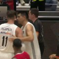 Video! Obradoviću tehnička, hezonji isključenje: Hrvatski košarkaš se zaleteo ka sudiji!