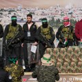 Hamas izveo trojicu izraelskih talaca pred veliku masu u Pojasu Gaze uoči predaje Crvenom krstu