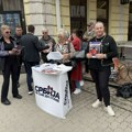 Napadnuta novinarka Glasa Šumadije ispred štanda SNS-a, stižu brojne osude