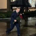 Položio cveće na spomenik Putin odao počast ovom čoveku (video)