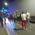 Teška nesreća u tunelu kod nikšića: Sudarila se dva kamiona i automobil, vozača vatrogasci izvlačili iz vozila (foto)