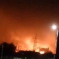 (Видео) Експлозије у највећој рафинерији Росњефта! Кључни објекат у Русији у пламену, објављени драматични снимци