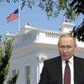 Putinova slika visi na zidu u Beloj kući, to je njegov poklon Trampu: "Ovako nešto nisam videla ranije"