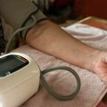 Rezultat će biti netačan ako ovako merite pritisak: 3 pravila morate da znate pre nego što pritisnete dugme