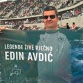 O ovome će se pričati, legende žive večno: Navijač Bosne i Hercegovine poneo zastavu s likom Edina Avdića