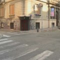 (FOTO) Zbog snimanja filma u centru Beograda drvo javora "privremeno izmešteno"
