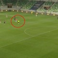 Sramotno! Sudija dao igraču Zvezde crveni karton, a bio okrenut leđima: VAR ispravio brukanje Manzana