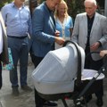 „Selo za Ginisa“ za kratko vreme „poraslo“ za 500 duša Krkobabić posetio mladu porodicu Hanđa u Bačkom Petrovom Selu…