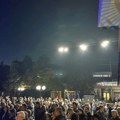U Lebanu održana tribina Studentske liste pred velikim brojem građana, SNS se okupljao u blizini
