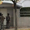 (Video) Teroristički napad u Beogradu Mladić sa dva noža napao pripadnika Žandarmerije kod ambasade Izraela: Dačić odmah…