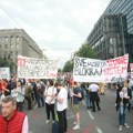 U toku je osmi protest „Srbija protiv nasilja“: Današnju šetnju obeležile jake poruke, ali i ova zastava