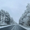 Nakon cele noći snega, ovo je trenutno stanje na putevima